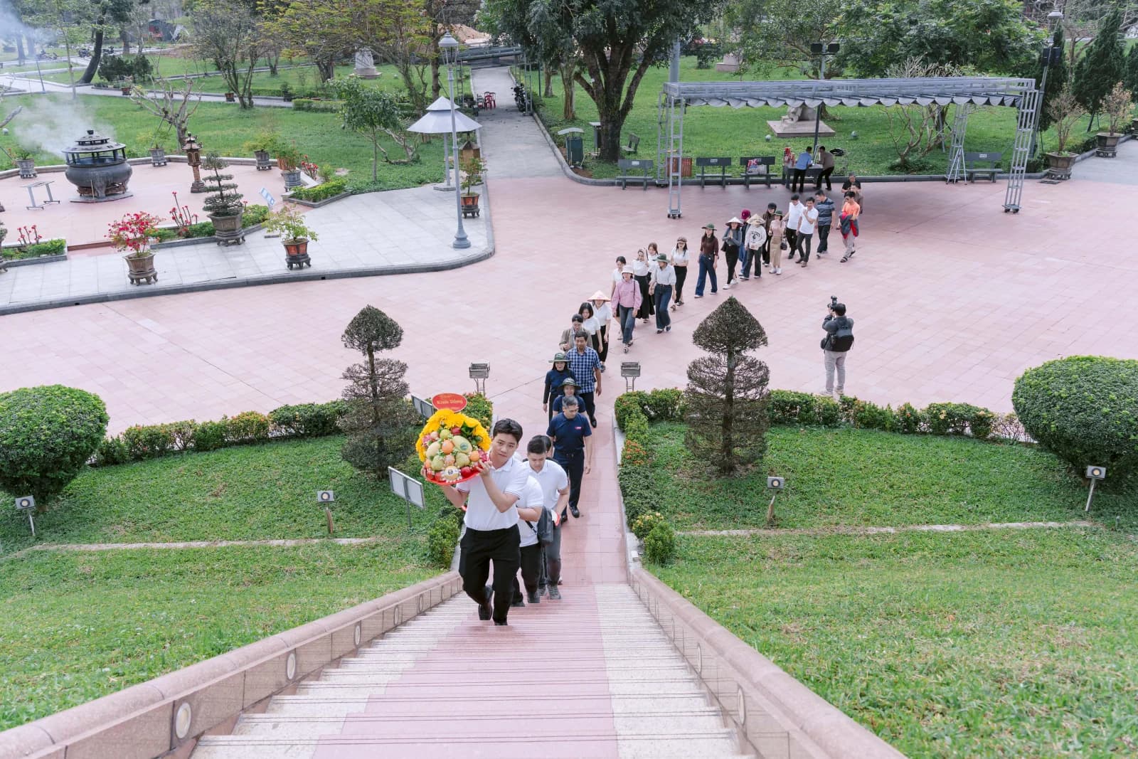 Hoạt động dâng hương